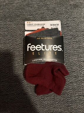 NWT Feetures elite light cushion No-Show tab Socks in maroon /  Gray / Orange